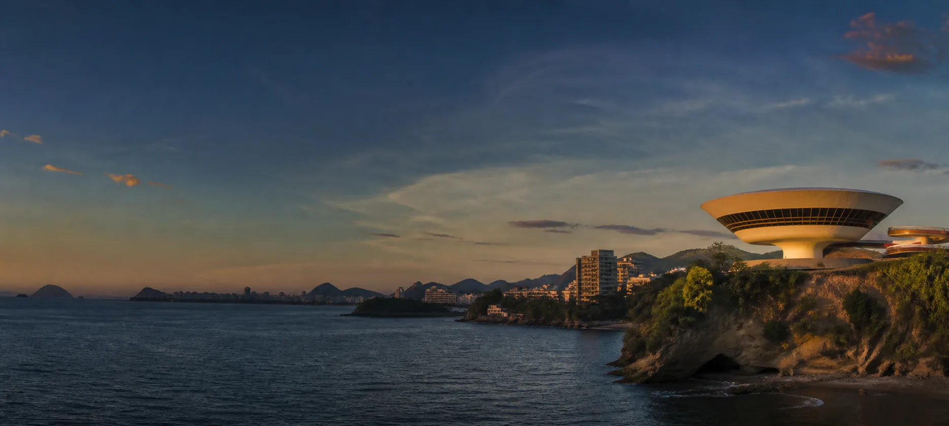 Vista de Niterói com o MAC e uma impressora em avaliação